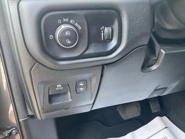 2023 Ram 1500 Big Horn Crew Cab 4x4 5'7" Box