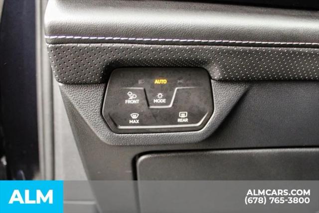 2025 Volkswagen Atlas Cross Sport 2.0T SE w/Technology