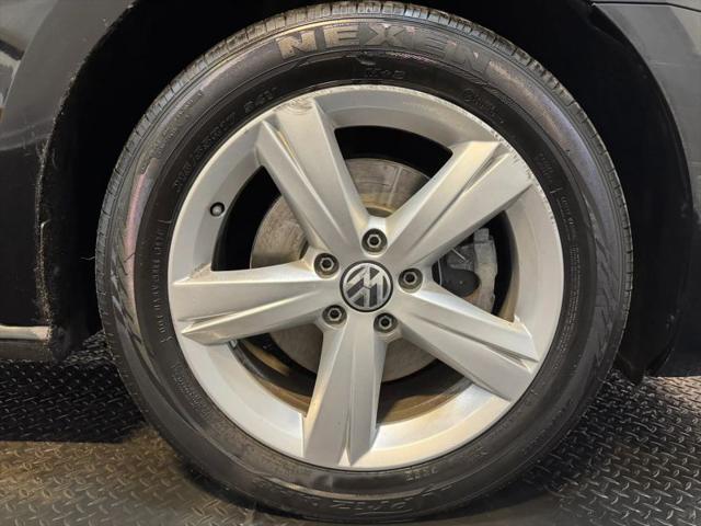 2015 Volkswagen Passat 1.8T Limited Edition