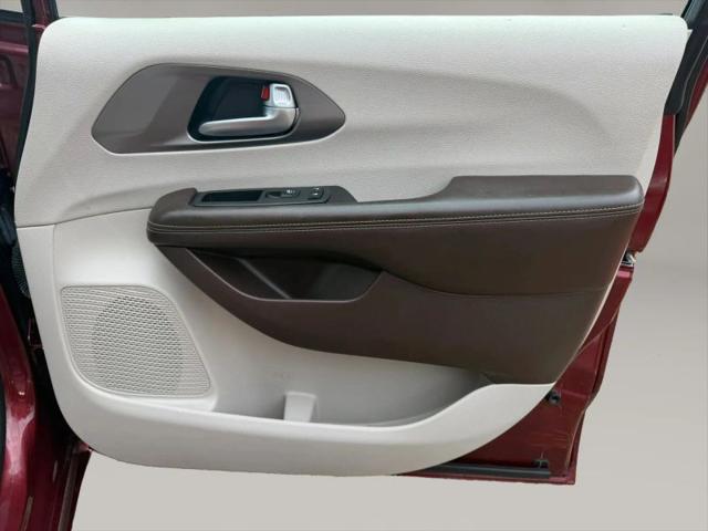 2021 Chrysler Voyager LXI