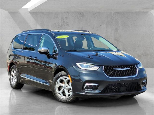 2023 Chrysler Pacifica Limited for sale in Fresno, CA