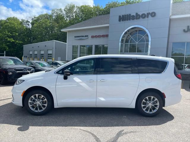 2026 Chrysler Pacifica Select AWD