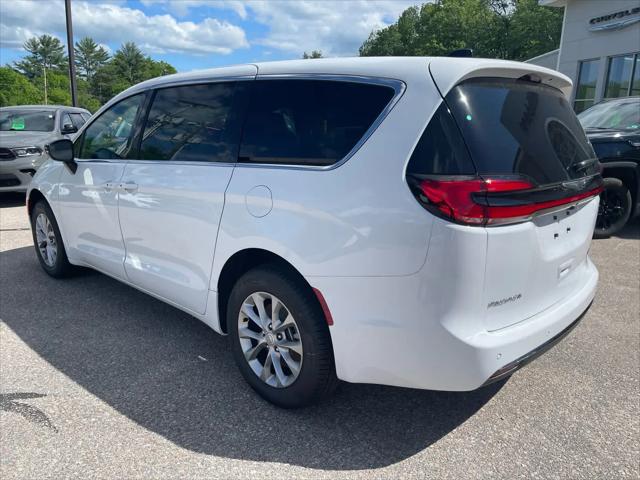 2026 Chrysler Pacifica Select AWD