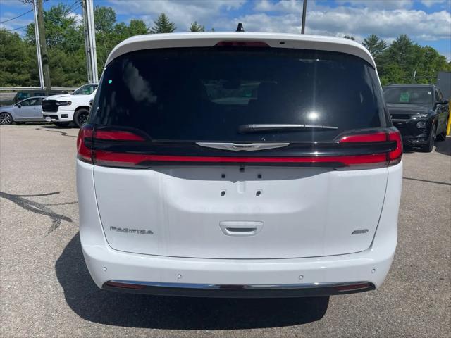 2026 Chrysler Pacifica Select AWD