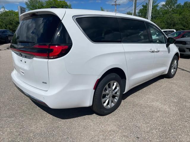 2026 Chrysler Pacifica Select AWD
