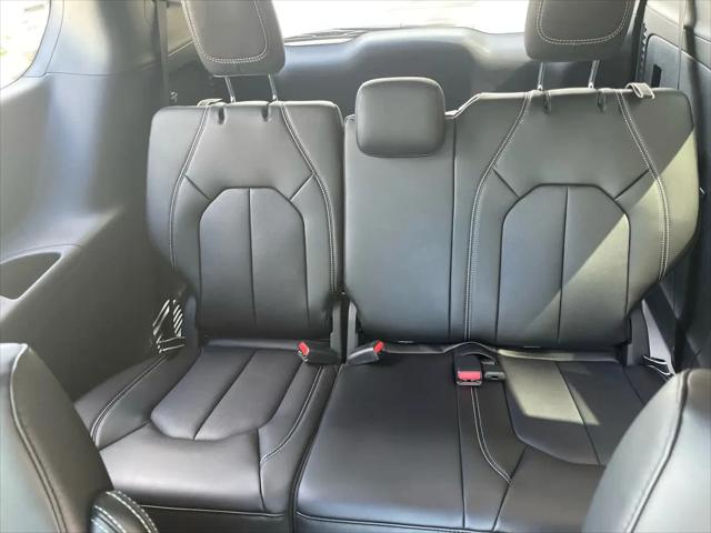 2026 Chrysler Pacifica Select AWD