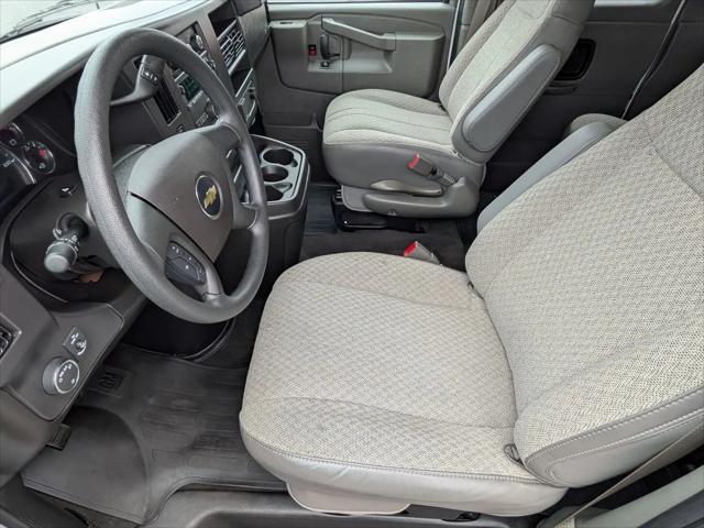 2025 Chevrolet Express Passenger RWD 3500 Extended Wheelbase LT