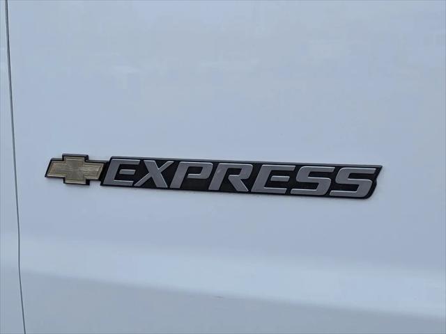 2025 Chevrolet Express Passenger RWD 3500 Extended Wheelbase LT