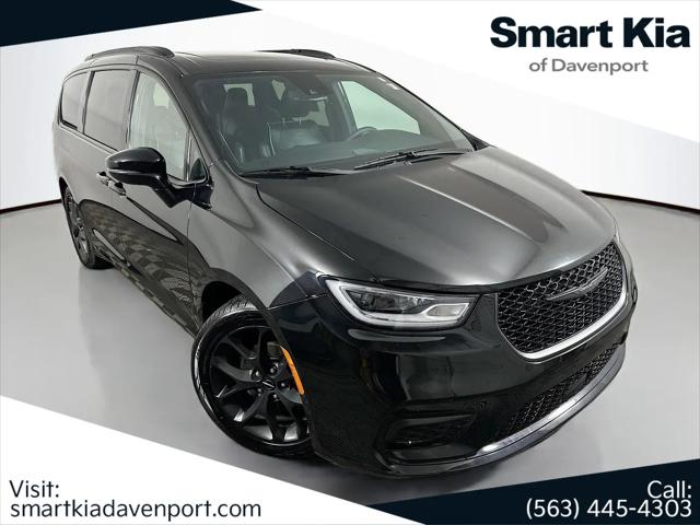 2025 Chrysler Pacifica Limited for sale in Davenport, IA