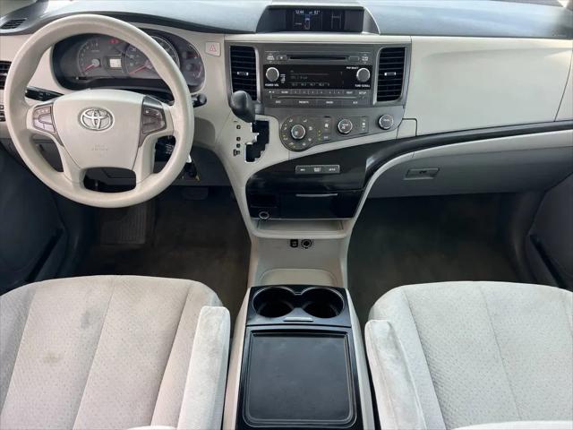 2012 Toyota Sienna LE V6 8 Passenger