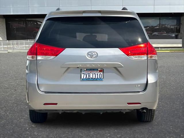 2012 Toyota Sienna LE V6 8 Passenger