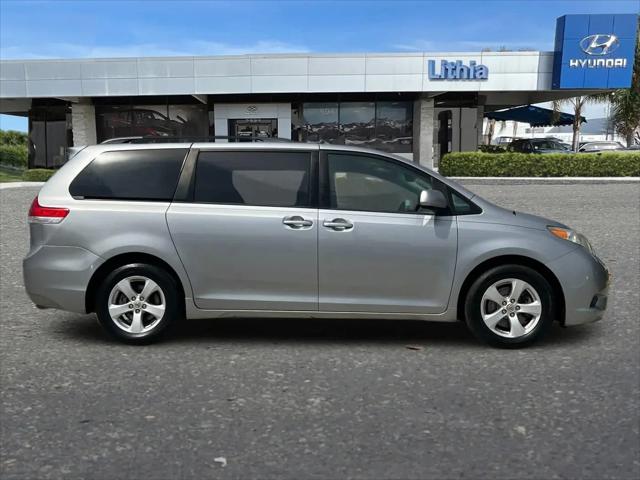 2012 Toyota Sienna LE V6 8 Passenger
