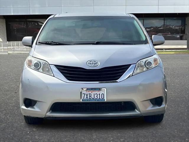 2012 Toyota Sienna LE V6 8 Passenger
