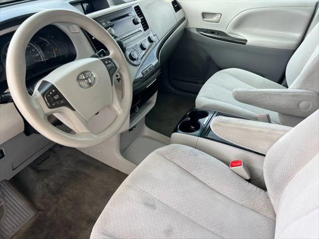 2012 Toyota Sienna LE V6 8 Passenger