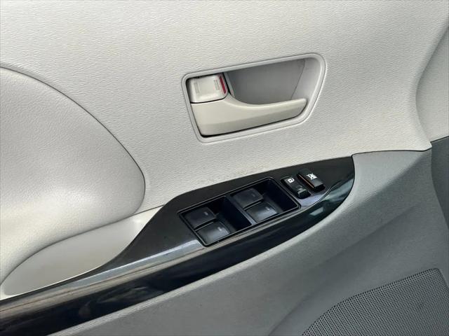 2012 Toyota Sienna LE V6 8 Passenger