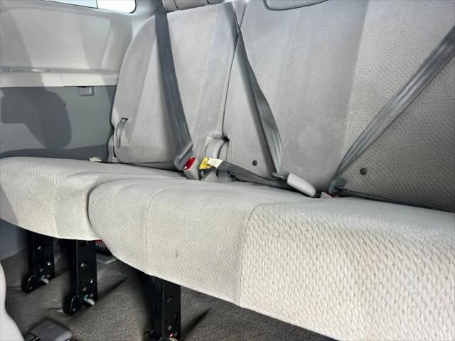 2012 Toyota Sienna LE V6 8 Passenger