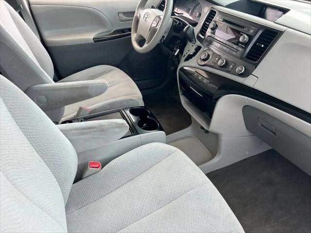 2012 Toyota Sienna LE V6 8 Passenger