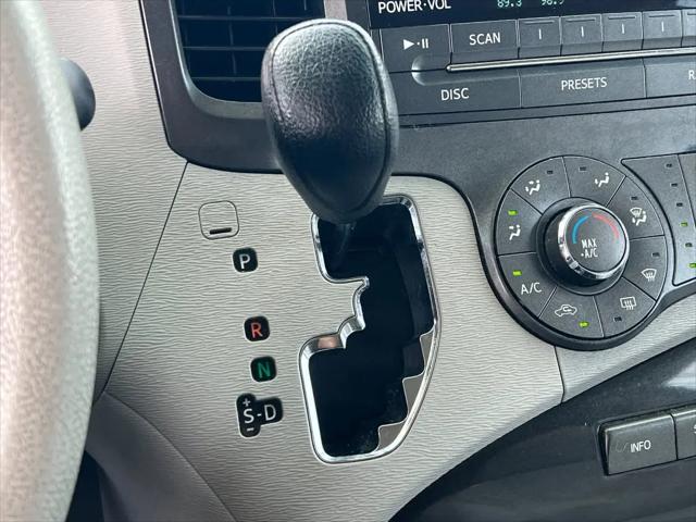 2012 Toyota Sienna LE V6 8 Passenger