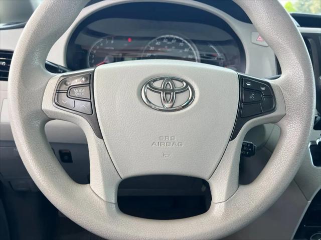2012 Toyota Sienna LE V6 8 Passenger