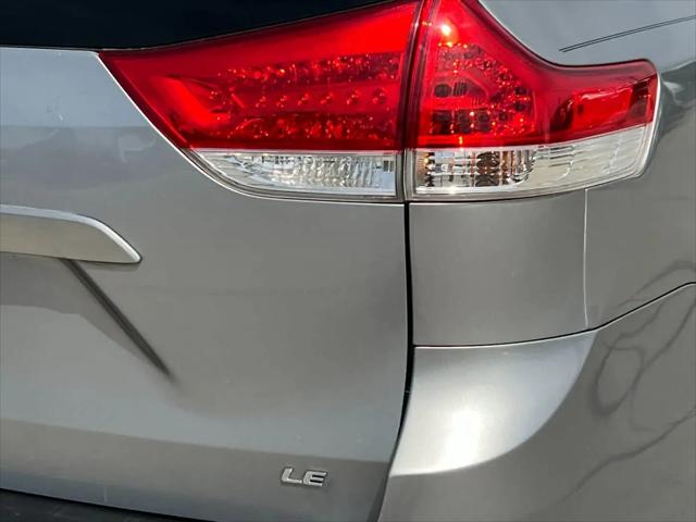 2012 Toyota Sienna LE V6 8 Passenger