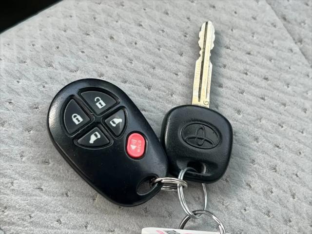 2012 Toyota Sienna LE V6 8 Passenger