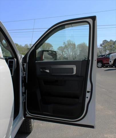 2022 Ram 1500 Classic SLT Crew Cab 4x2 5'7" Box