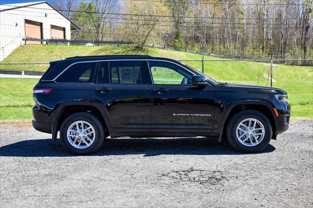 2026 Jeep Grand Cherokee GRAND CHEROKEE LAREDO X 4X4