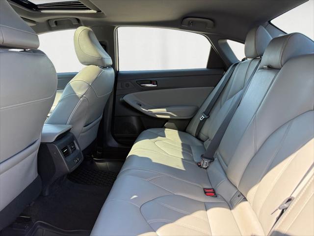 2020 Toyota Avalon Hybrid XLE