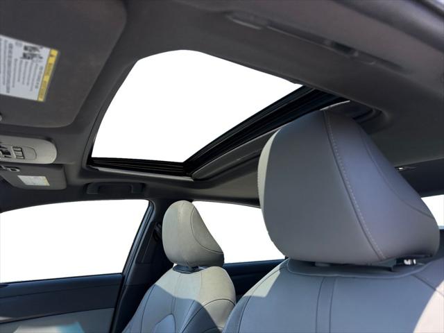 2020 Toyota Avalon Hybrid XLE