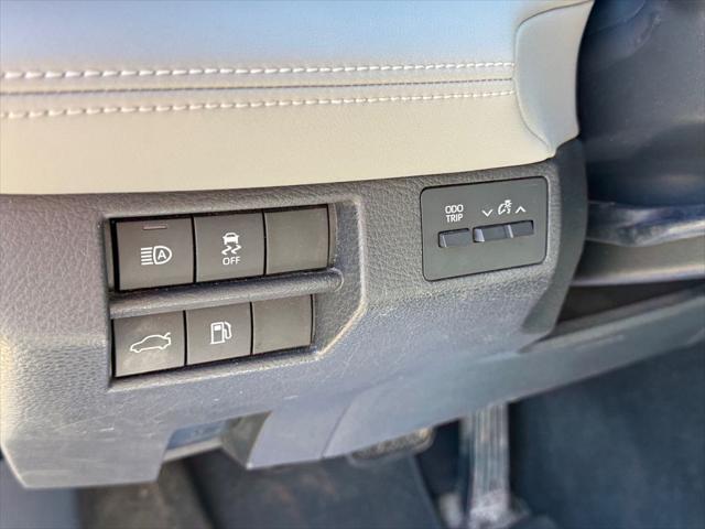 2020 Toyota Avalon Hybrid XLE
