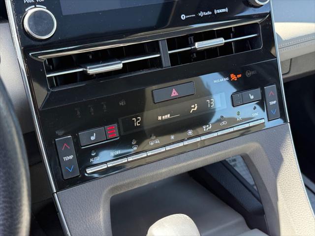 2020 Toyota Avalon Hybrid XLE