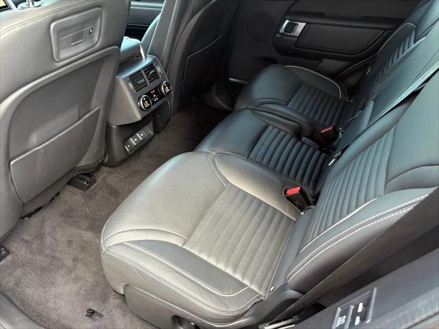 2024 Land Rover Discovery P360 Metropolitan Edition