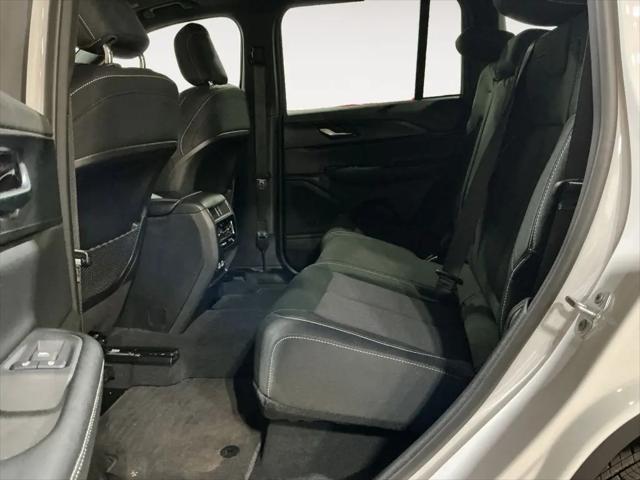 2024 Jeep Grand Cherokee Laredo X 4x4