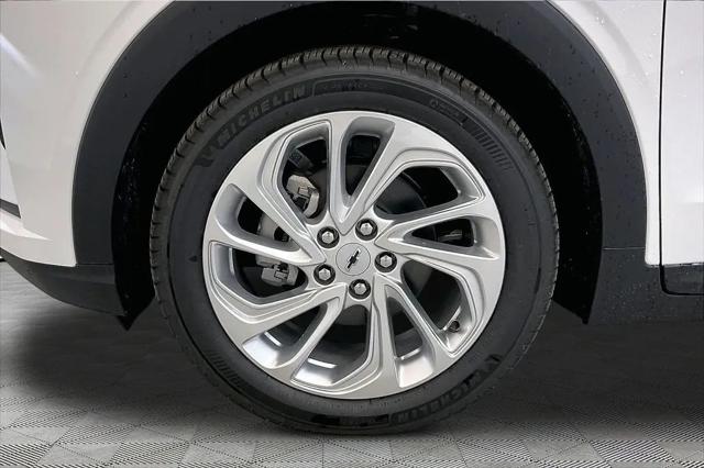 2027 Chevrolet Bolt LT FWD