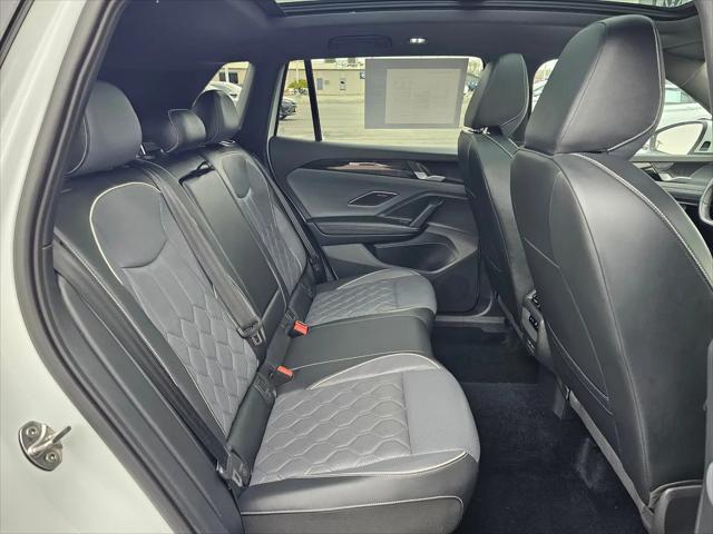 2025 Volkswagen Tiguan 2.0T SEL R-Line