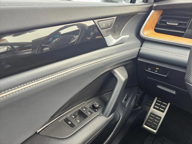 2025 Volkswagen Tiguan 2.0T SEL R-Line