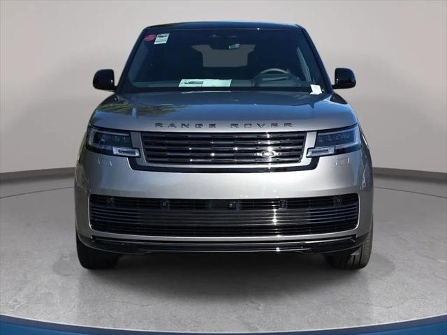 2026 Land Rover Range Rover P615 SV