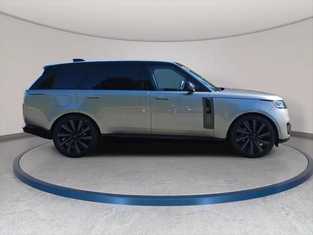 2026 Land Rover Range Rover P615 SV