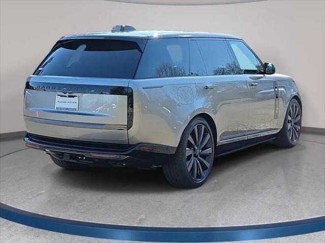 2026 Land Rover Range Rover P615 SV