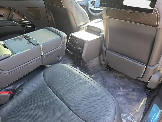 2026 Land Rover Range Rover P615 SV
