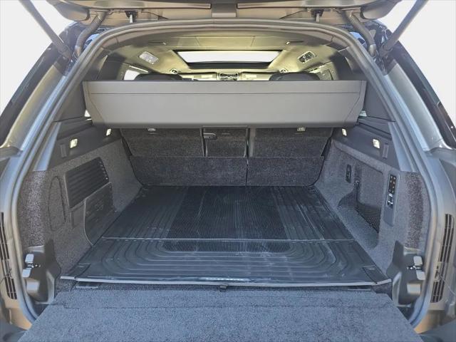 2026 Land Rover Range Rover P615 SV