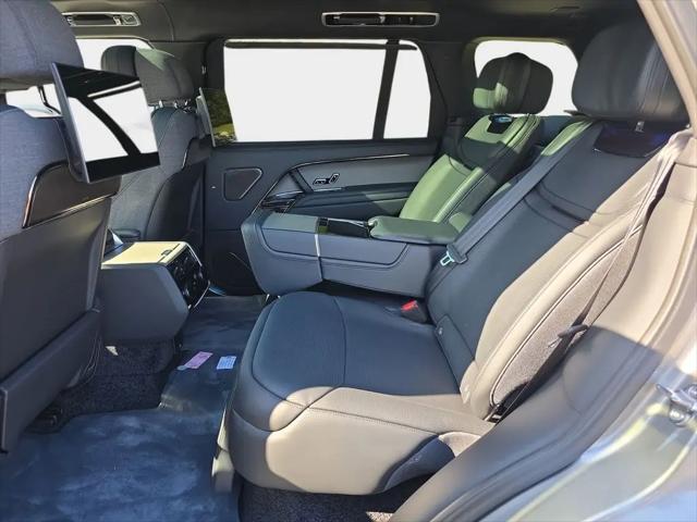 2026 Land Rover Range Rover P615 SV