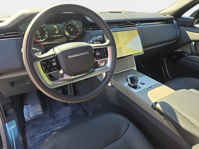 2026 Land Rover Range Rover P615 SV