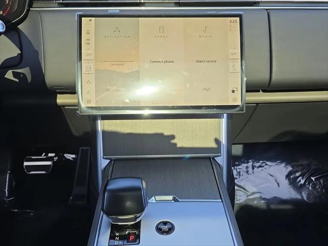 2026 Land Rover Range Rover P615 SV