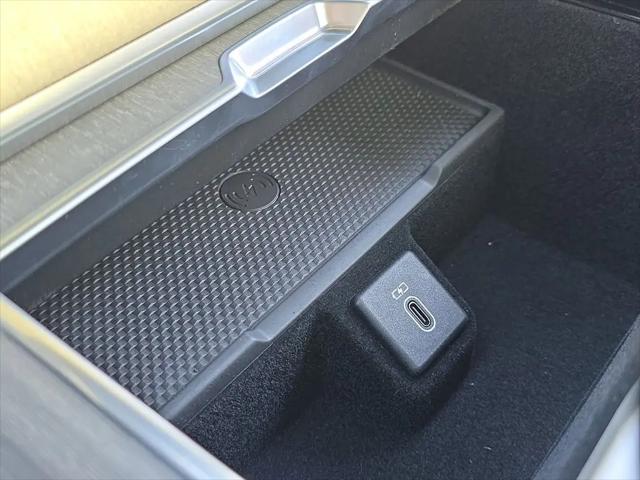 2026 Land Rover Range Rover P615 SV