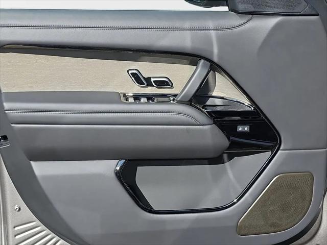2026 Land Rover Range Rover P615 SV