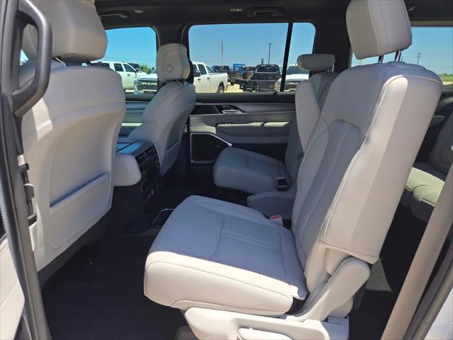 2026 Jeep Grand Wagoneer 4x2