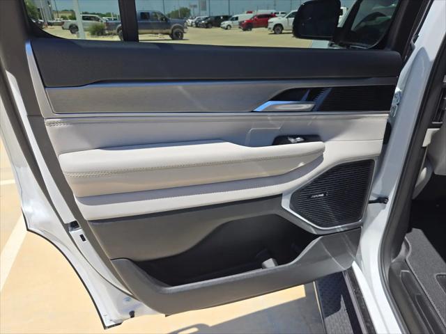 2026 Jeep Grand Wagoneer 4x2