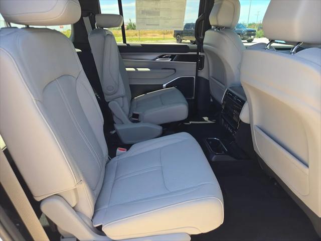2026 Jeep Grand Wagoneer 4x2