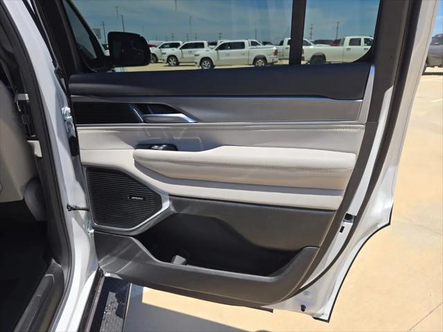 2026 Jeep Grand Wagoneer 4x2